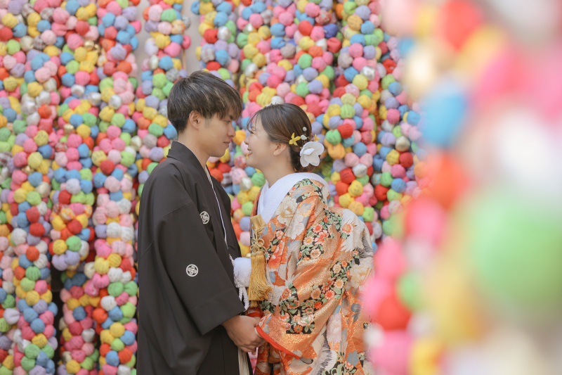 カラフルなくくり猿に囲まれて