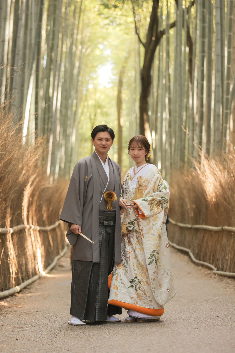 竹林で立ち姿のポーズ