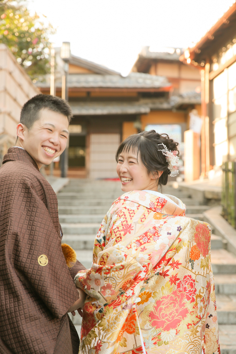 お互い向き合ってから、振り向いてにっこり！