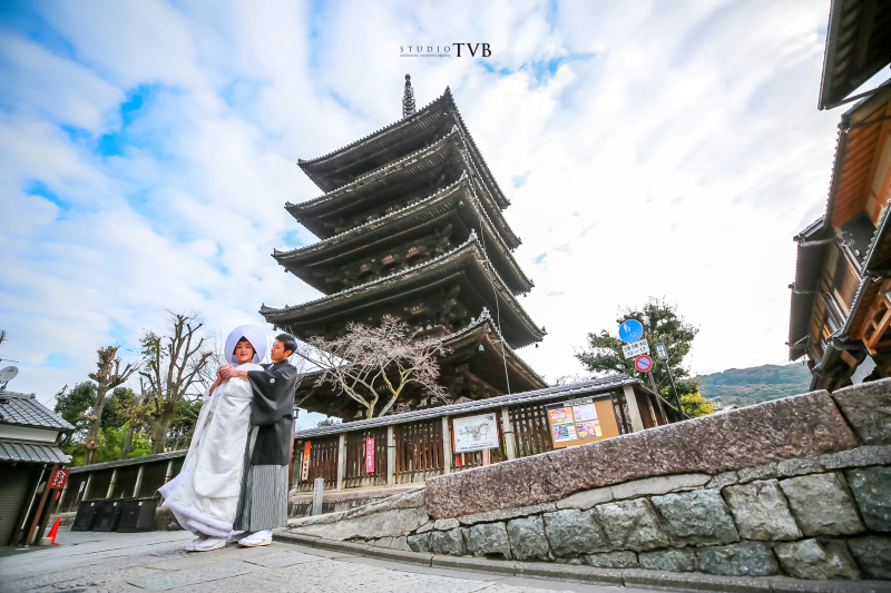 八坂の塔を見上げて。