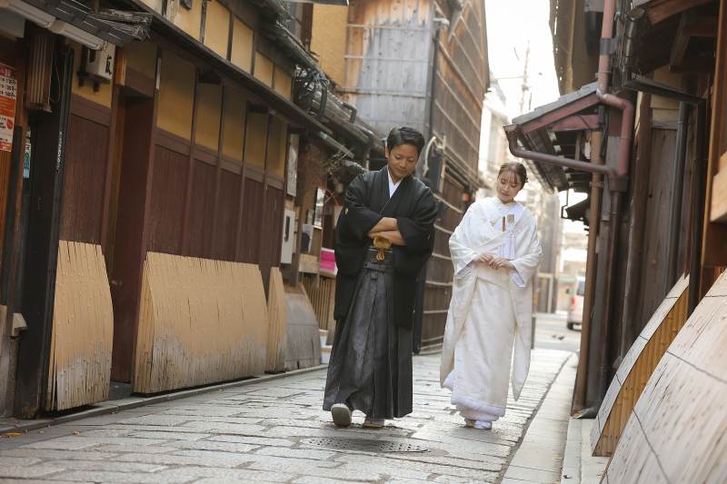 どこを歩いても絵になる祇園の街と和装の組み合わせ