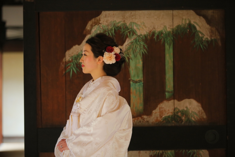 下めのシニヨンスタイル