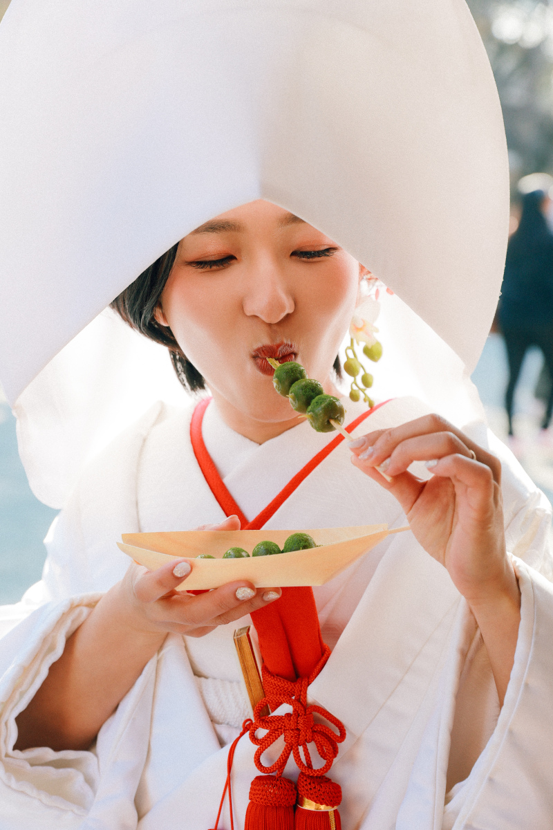 そして、お団子をぱくり!の瞬間