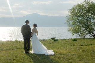 開放感ある琵琶湖でウエディングフォト