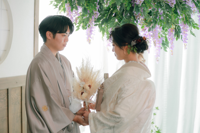 その後は、場所を移して、藤の花の前で撮影。