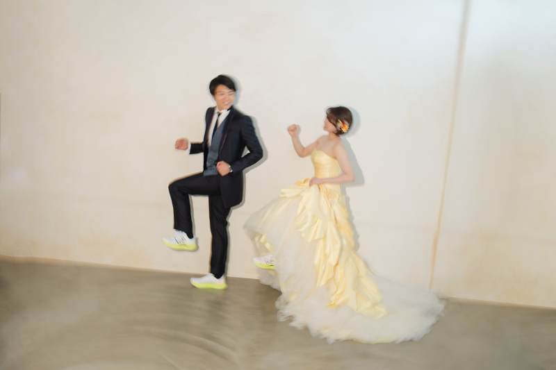 スタジオに戻ってカラードレスに着替えて。