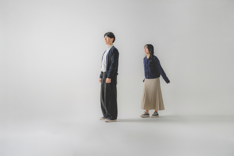 新郎様の後ろにまわる新婦様