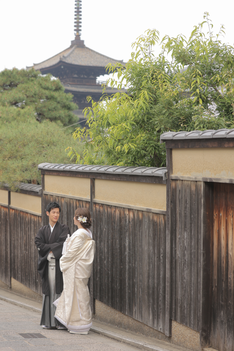 隙間から八坂の塔
