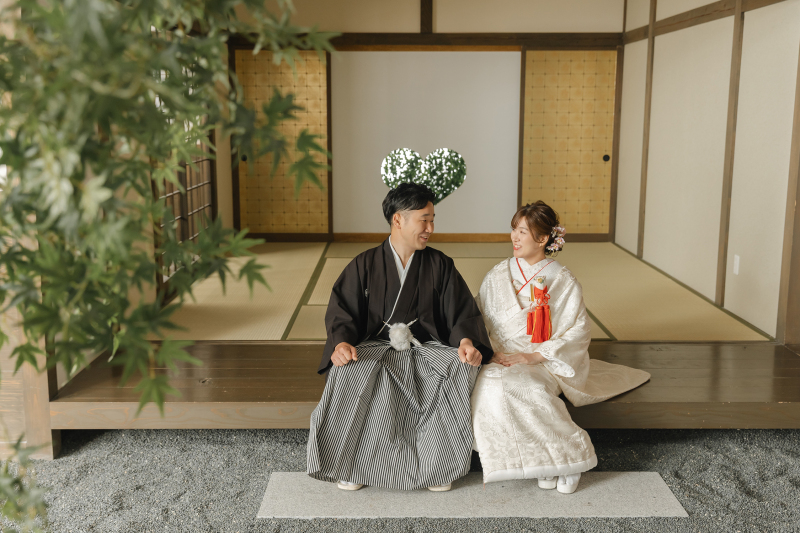 屋内庭園で和装を楽しむ