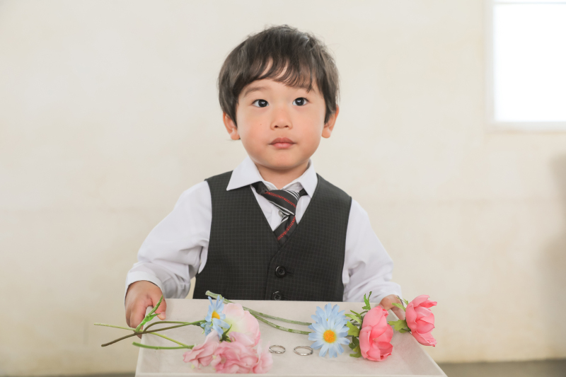 続いてはかわいらしいリングボーイの登場です♡