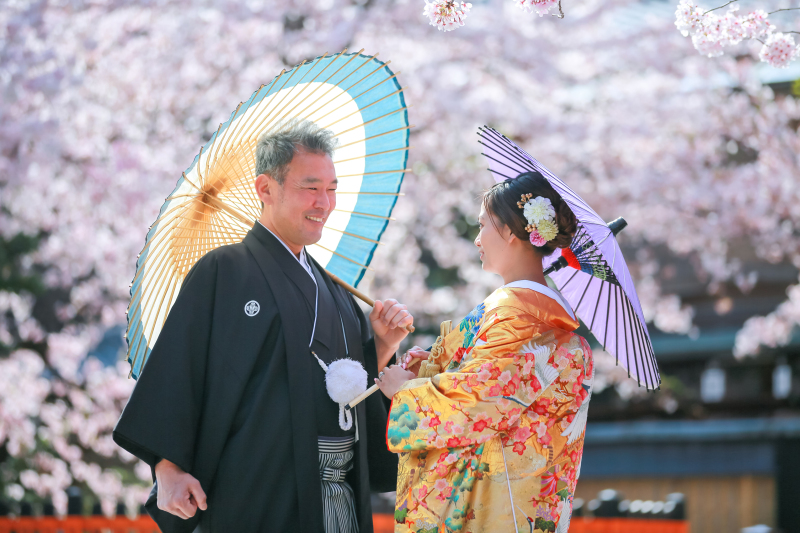 満開の桜の下で。
