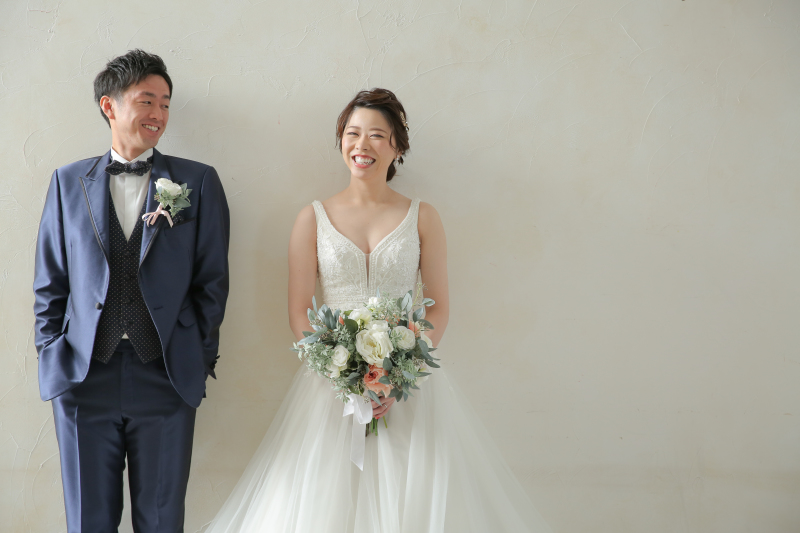 シンプルな白壁で