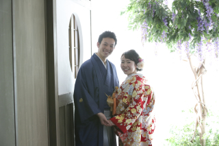 自然光が入るスタジオにて