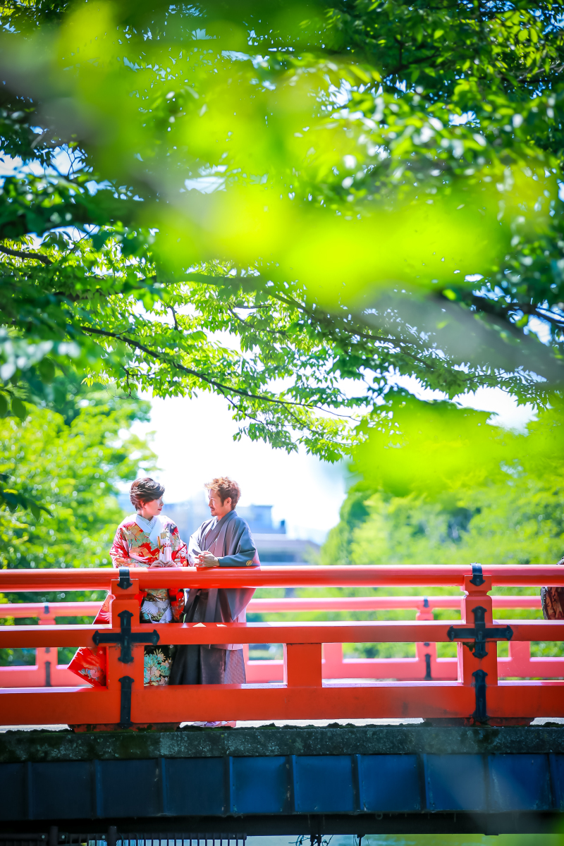 朱色の橋と新緑の相性は最高です！