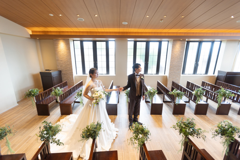 挙式シーンを色々な角度から撮影。