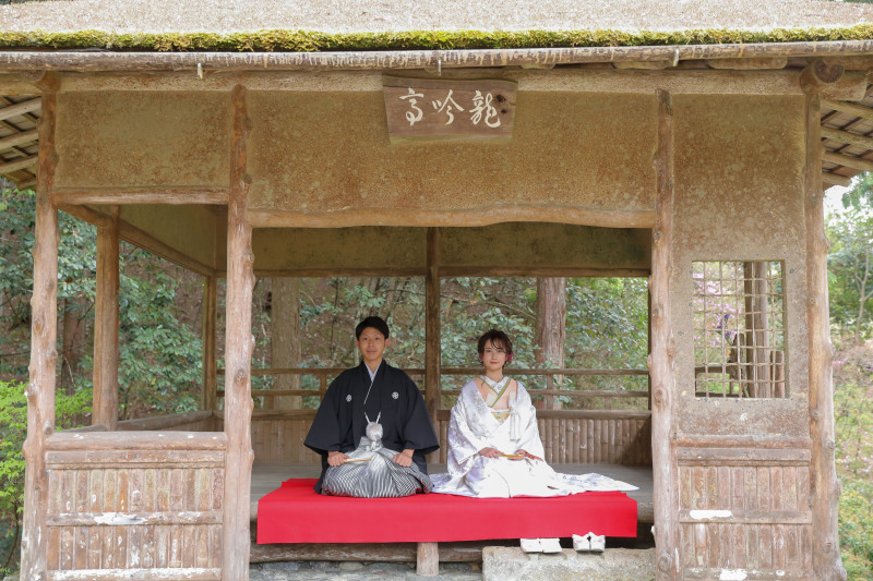 正座のシーンも…