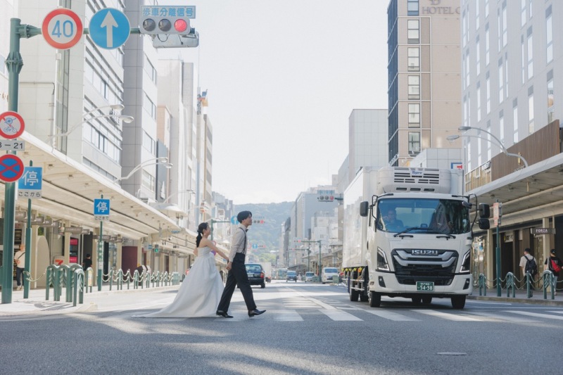 スタートは、四条通りから。