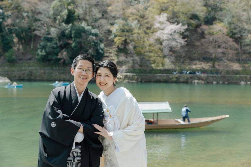 移動して川の近くで