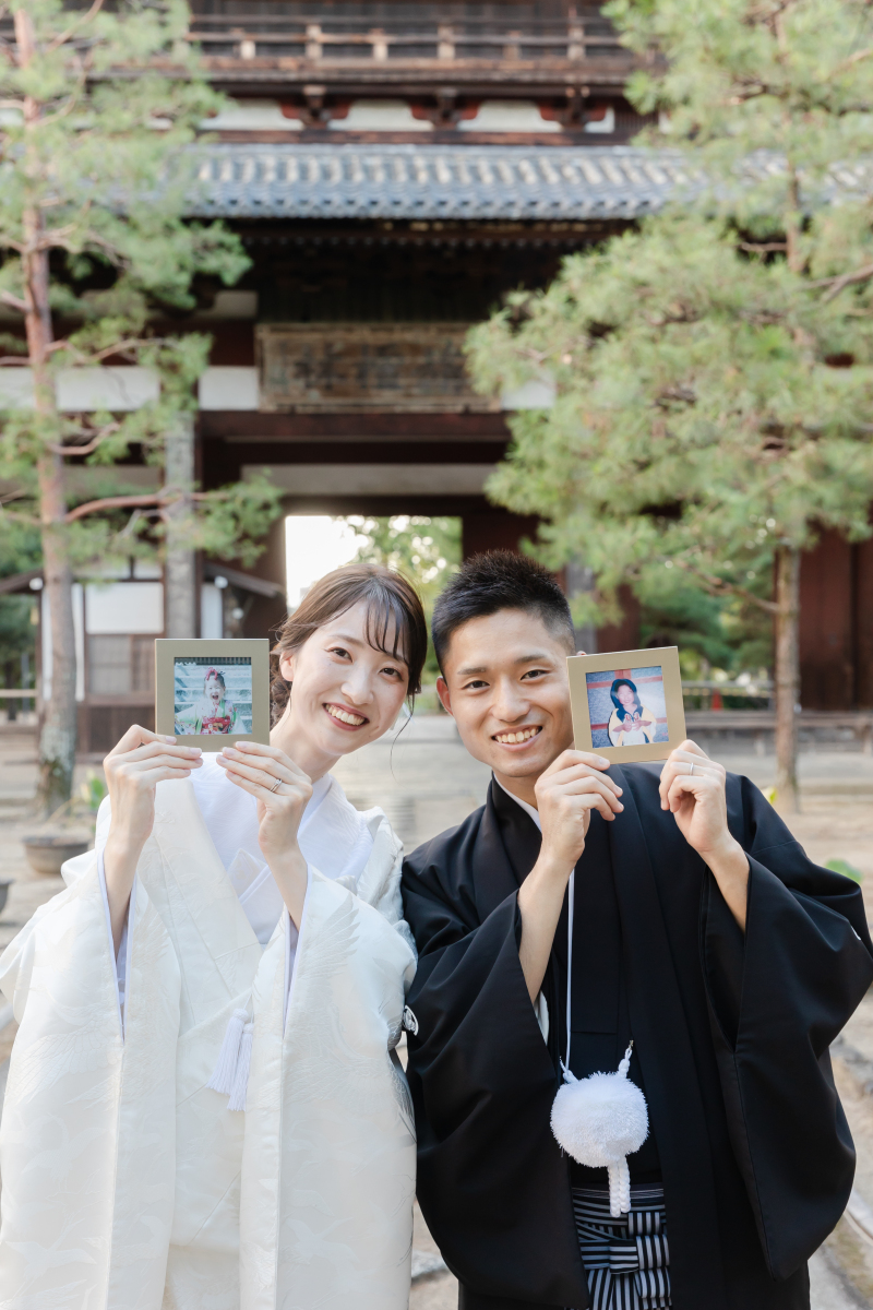 お二人それぞれの幼少期のお写真と一緒に撮影を