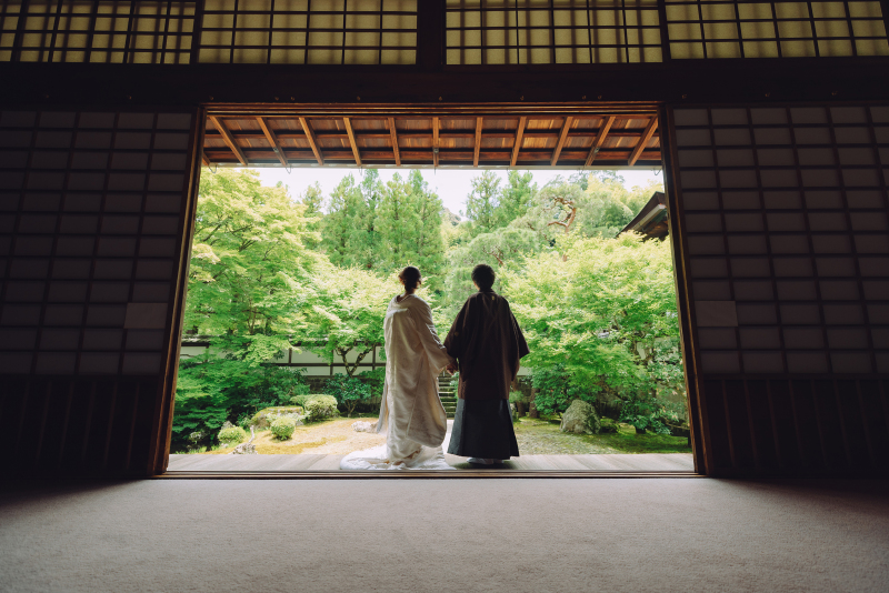 庭園を眺めながら。