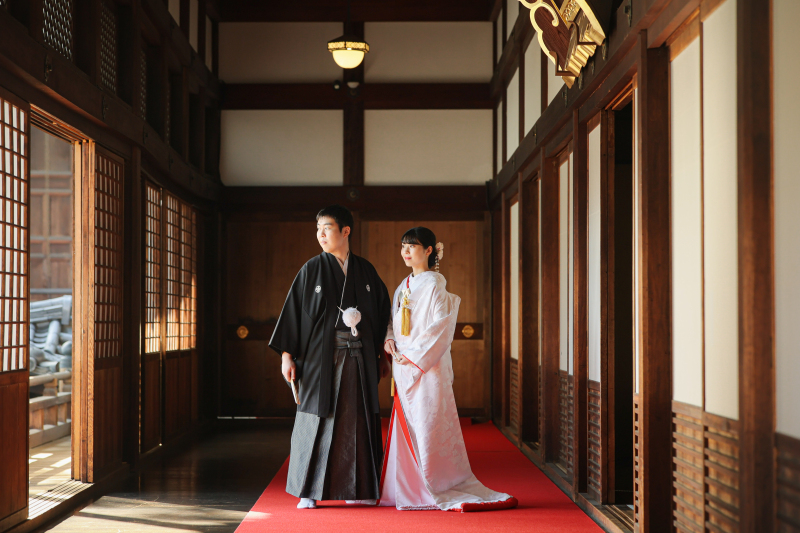 建物内にはいり、寺院内の廊下での１ショット