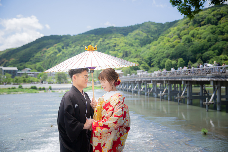 瑞々しい嵐山の緑に包まれて