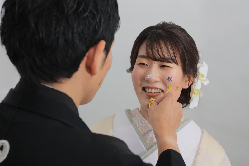 新郎様も新婦様にペタペタ
