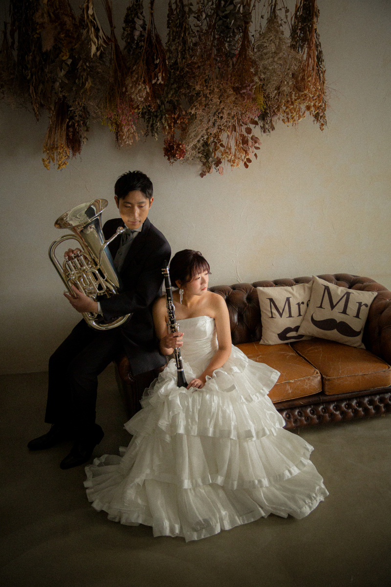 お二人が持参された楽器と共に撮影を行いました。