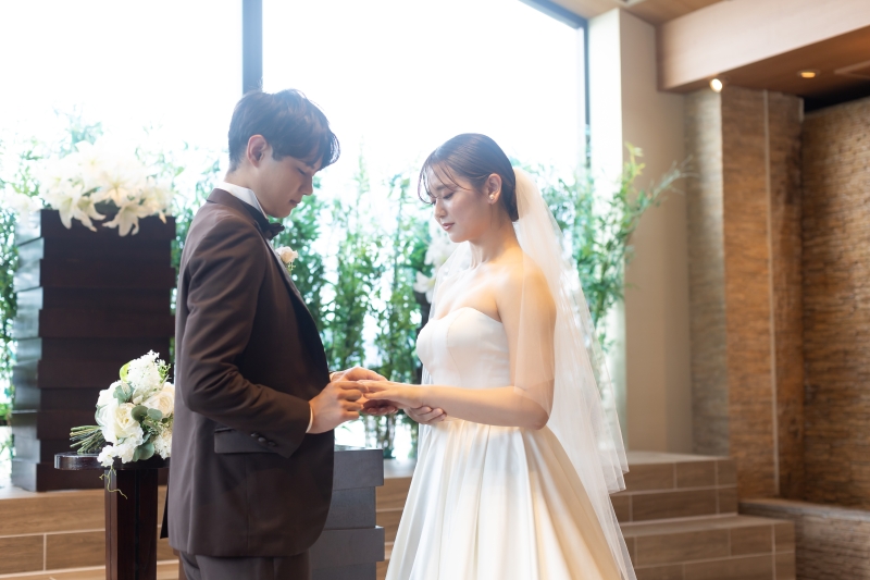 指輪交換のシーン（新婦様側）