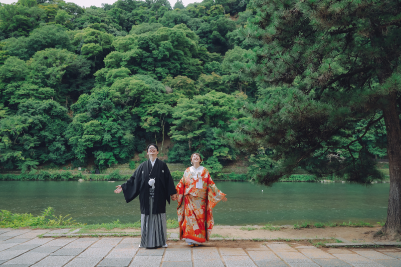 川沿いでリラックス。