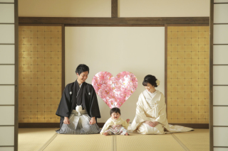 家族みんなで♪屋内庭園で撮影