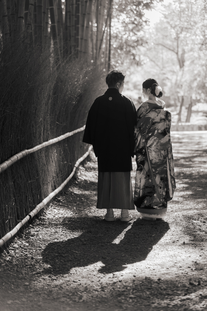 そして、最後にモノクロームの後ろ姿で締めくくり。