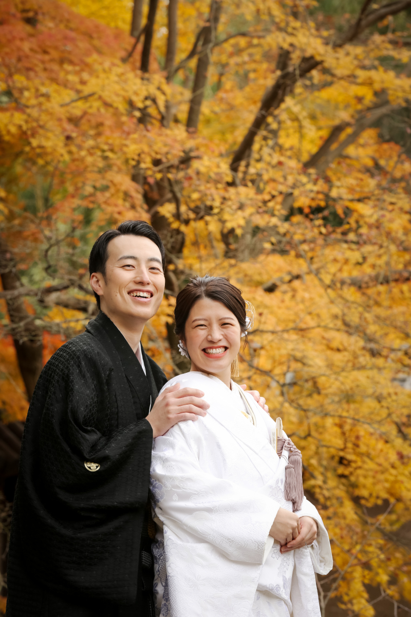 まだ満開の紅葉の中で