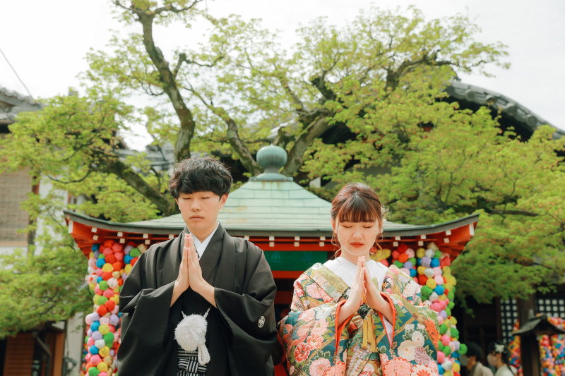 庚申堂のくくり猿の前で・・・