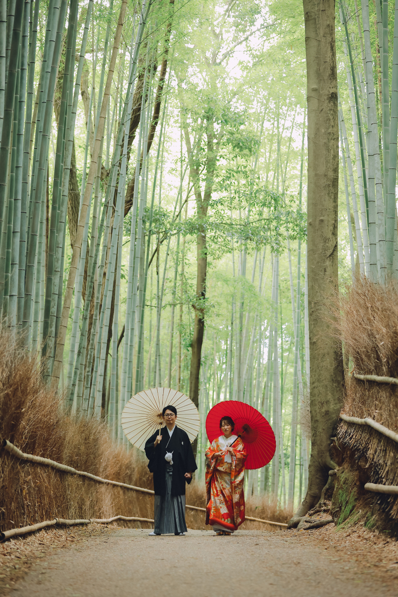 竹林を散策しながら。