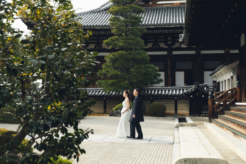 二人で歩く中庭