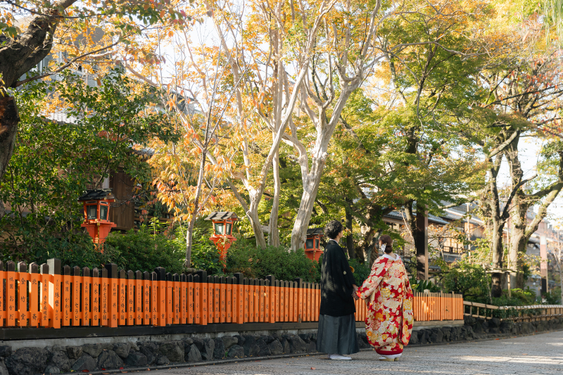 お二人で紅葉を楽しみながら。