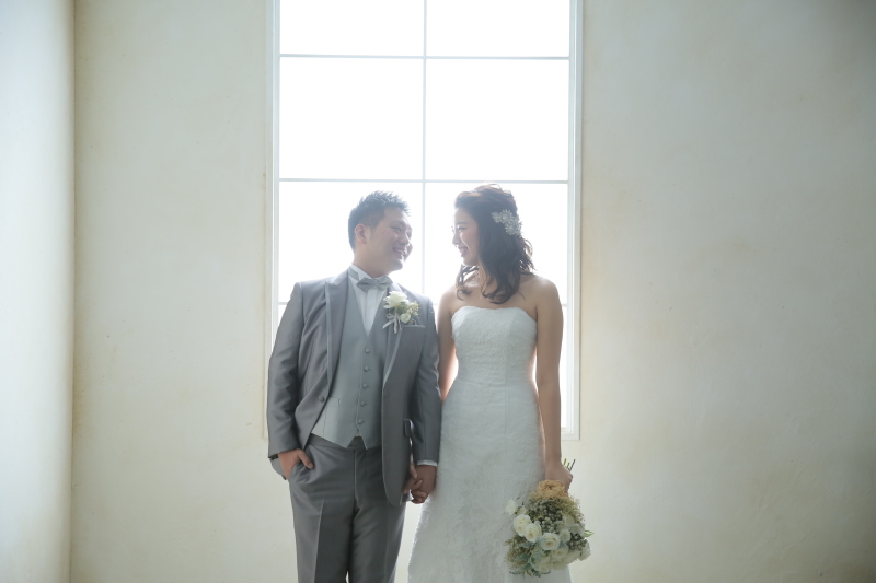 自然光の入るスタジオで