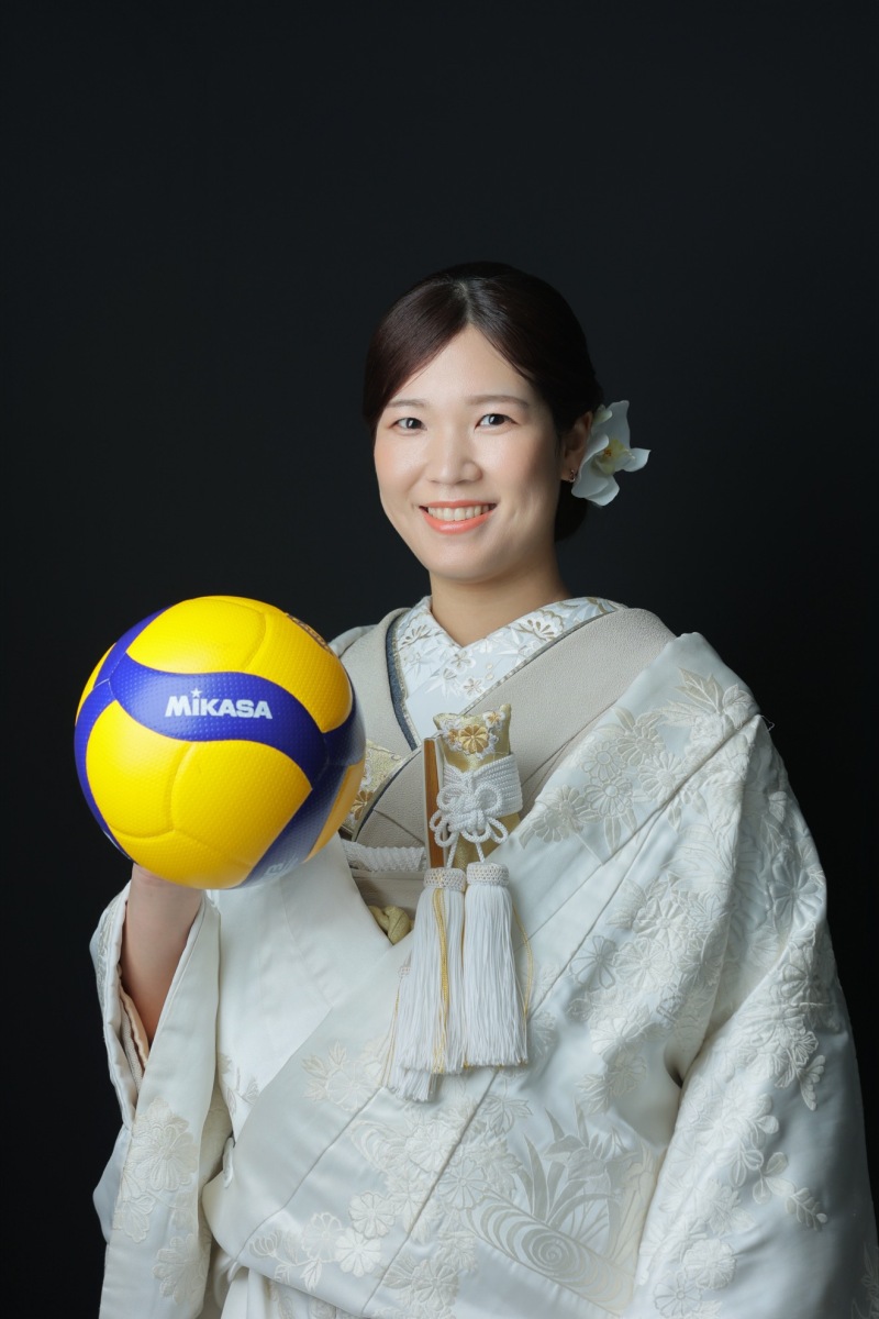 バレーバール片手に白無垢姿の新婦様.