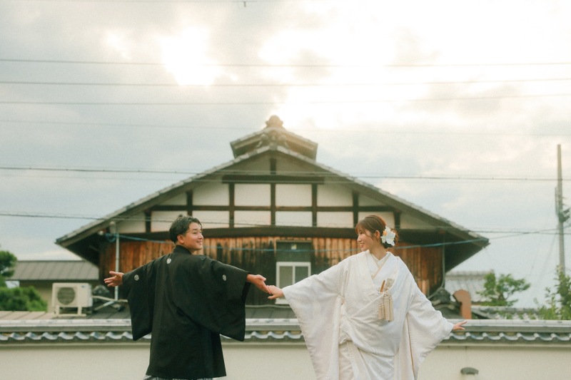 最後は二人で手を繋いで