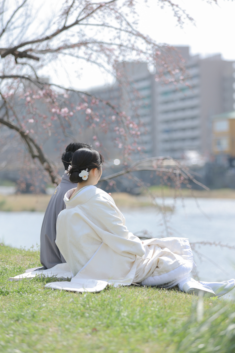 京都の鴨川の河川敷で