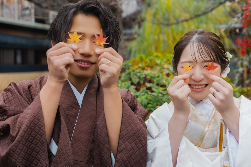 この時期ならではの紅葉を使って