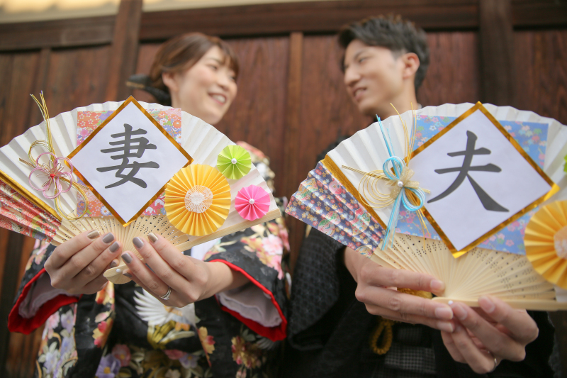 こちらは鮮やかに彩っていただいた扇子との1枚!