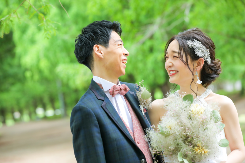 目を合わせると、