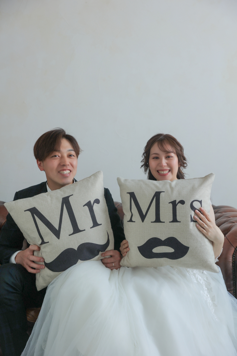 洋装らしいおしゃれなクッションとの撮影♪