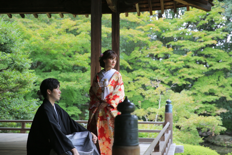 凛とした雰囲気で。