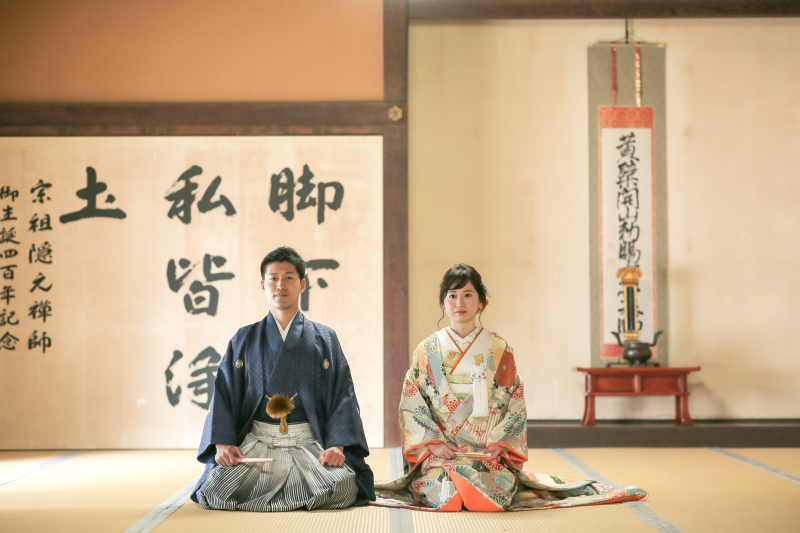 お部屋で正座の写真♪