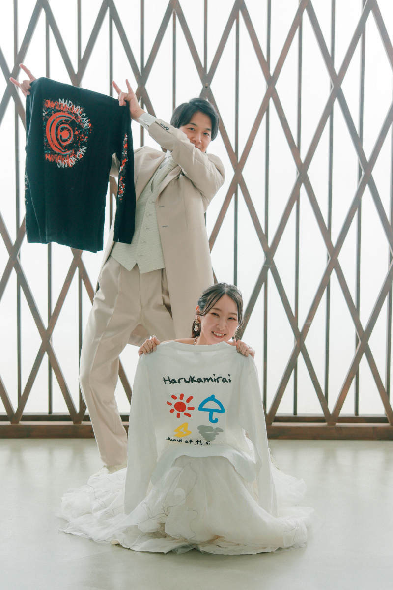 好きなTシャツを持って