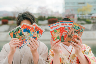 好きな漫画を持って、鴨川で思い出を