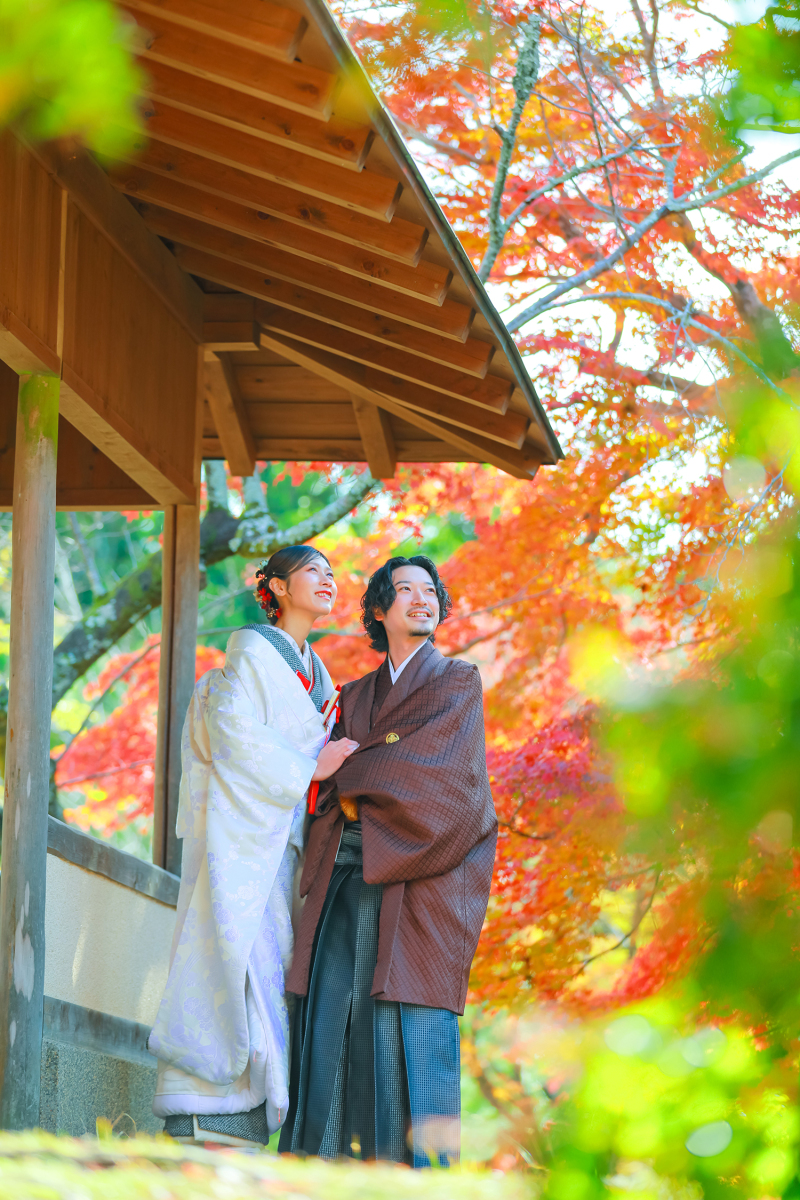 あずまやの側で紅葉を眺めて。